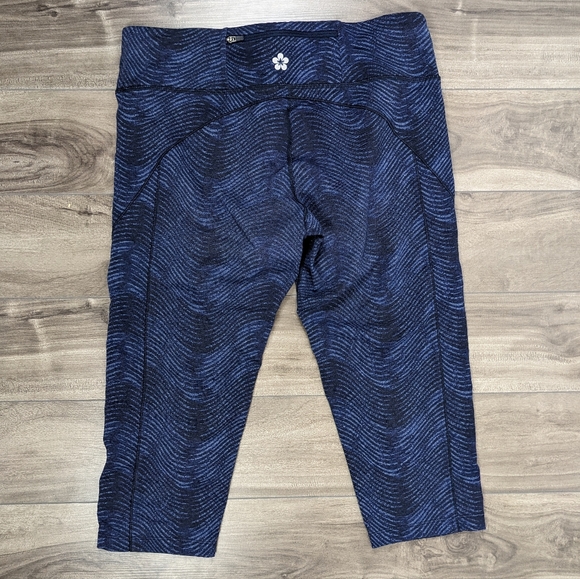 5/$25 Tuff Athletics Blue Crop Leggings Size Medium - Picture 2 of 8